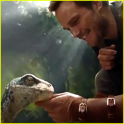 Крис Прэтт ласкает динозавра в первом тизере «Мира Юрского периода-2» (Видео)