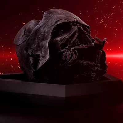 Фанатам «Звездных войн» предложили купить расплавленный шлем Дарта Вейдера