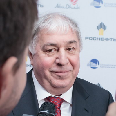 Михаил Гуцериев получил премию BraVo в номинации «Поэт года»