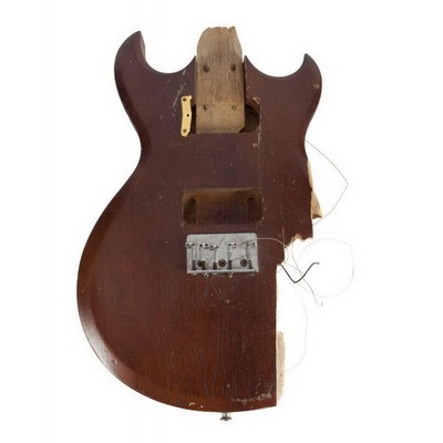 Обломки гитары Курта Кобейна и отпечатки пальцев Фрэнка Синатры ушли с молотка